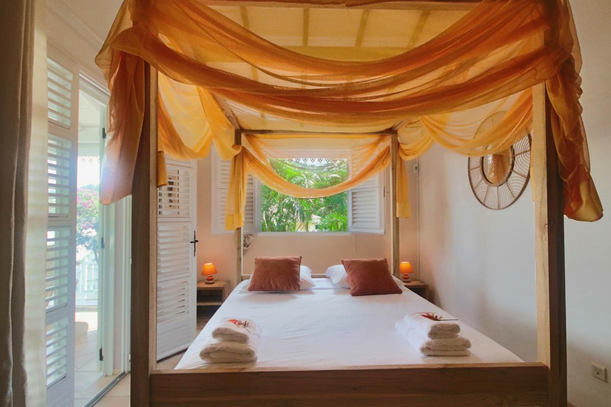 17-Location-villa-martinique_-Chambre 1